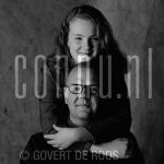 22-04-2004 Jan Kuitenbrouwer with his kid at studio Amsterdam, 
by order of J/M Vaders

[keywords]Black and With Image, Half Length, Smiling, Posed, Eyecontact[/keywords]